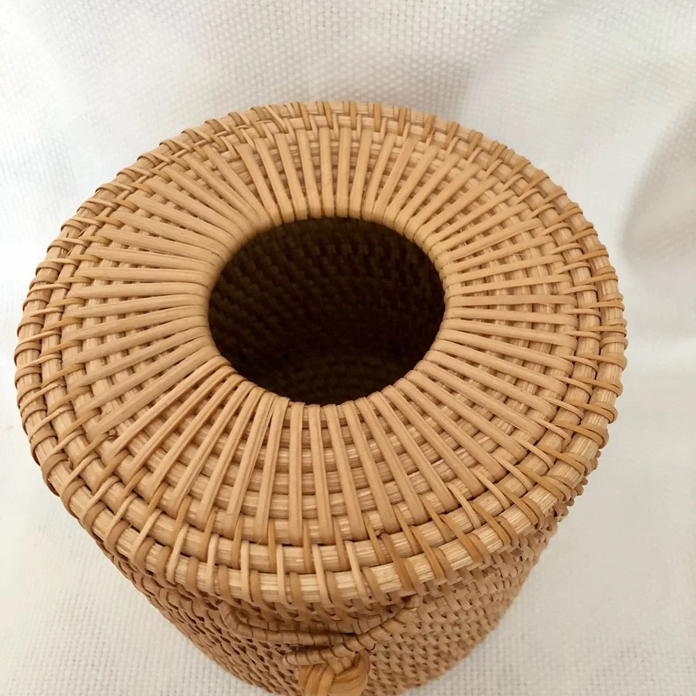 Woven Rattan Tissue Box Cover in Natural Tan NWOT Boho Beachy Rustic Coastal